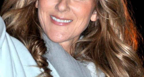 C�line Dion chiude Le D�fil� L�Or�al Paris davanti alla Torre Eiffel